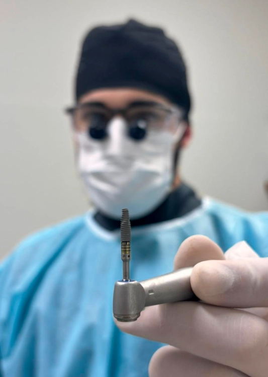 Dr-Bruno-Squarcio-dentista-melhor-de-balneario-camboriu-clinica
