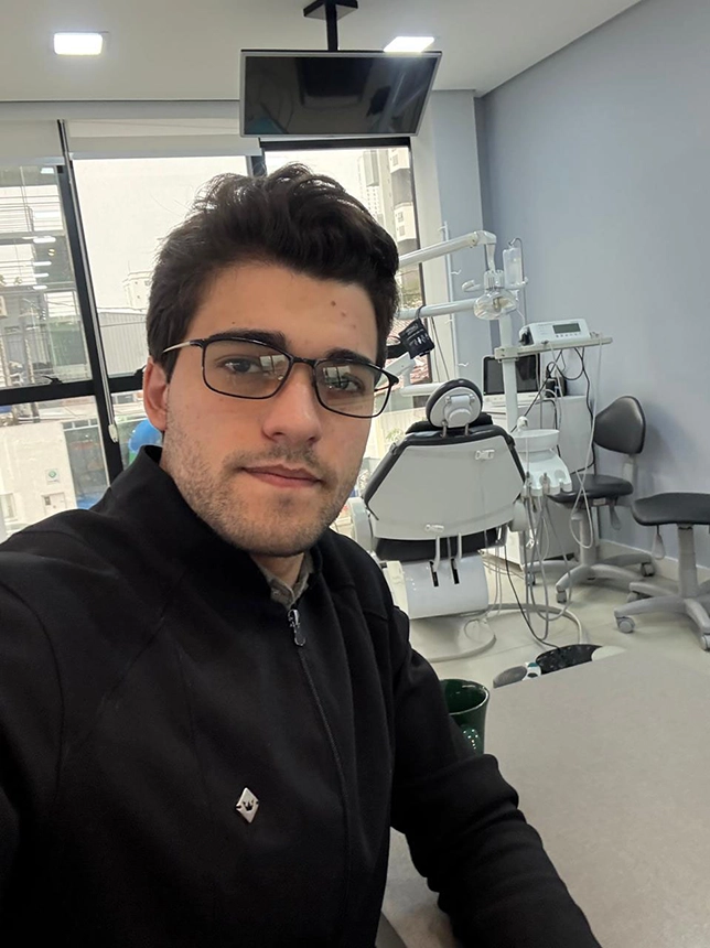 Dr-Bruno-Squarcio-implantes-em-BC-Balneario-Camboriu